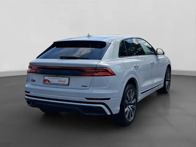 Audi Q8 view 3