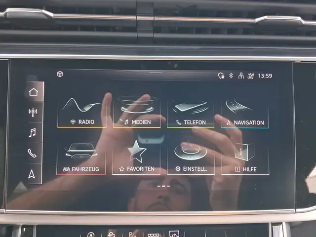 Audi Q8 view 13