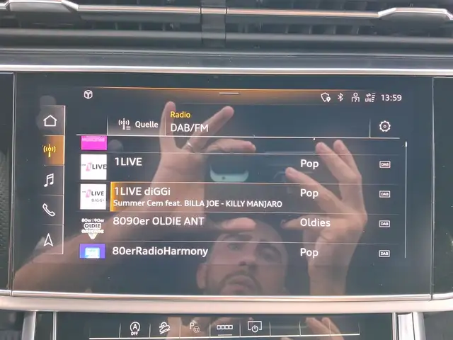 Audi Q8 view 14