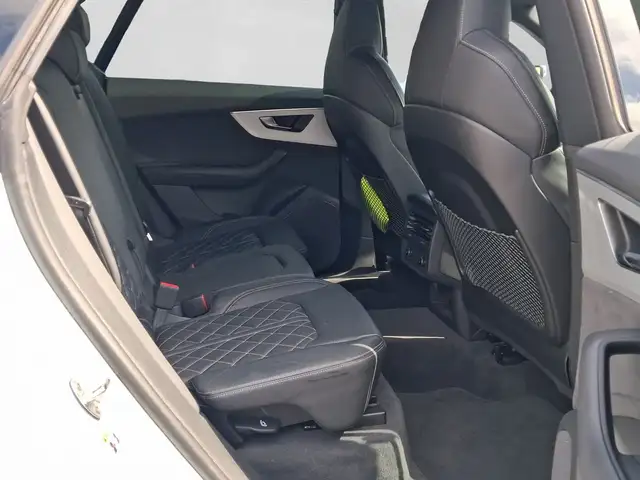 Audi Q8 view 6