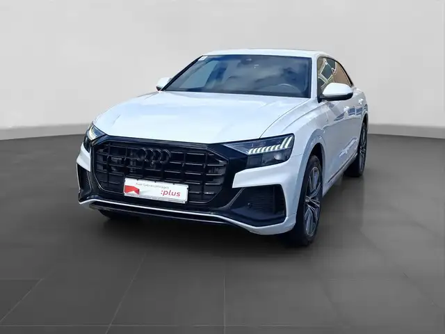 Audi Q8 view 2