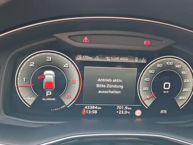 Audi Q8 view 10