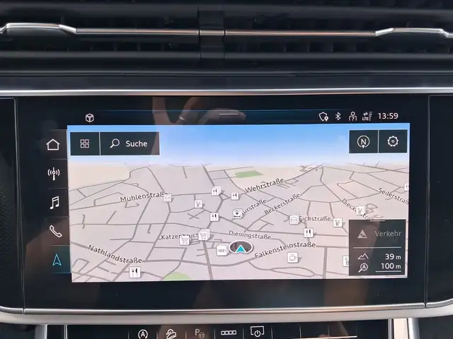 Audi Q8 view 15