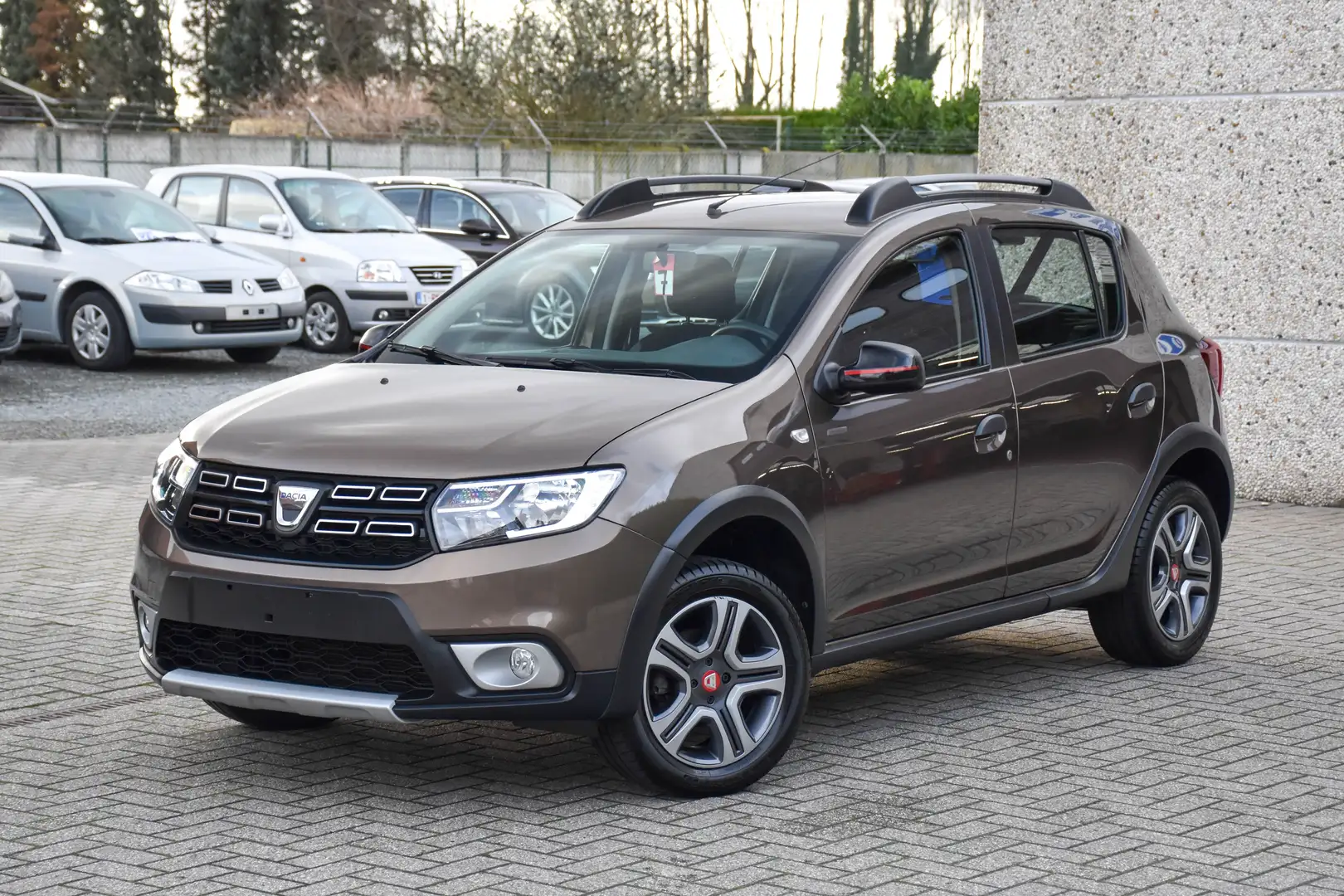 Dacia Sandero TECHROAD*NAVIGATIE*ACHTERRUITRIJCAMERA*CRUISE-CONT Brown - 1