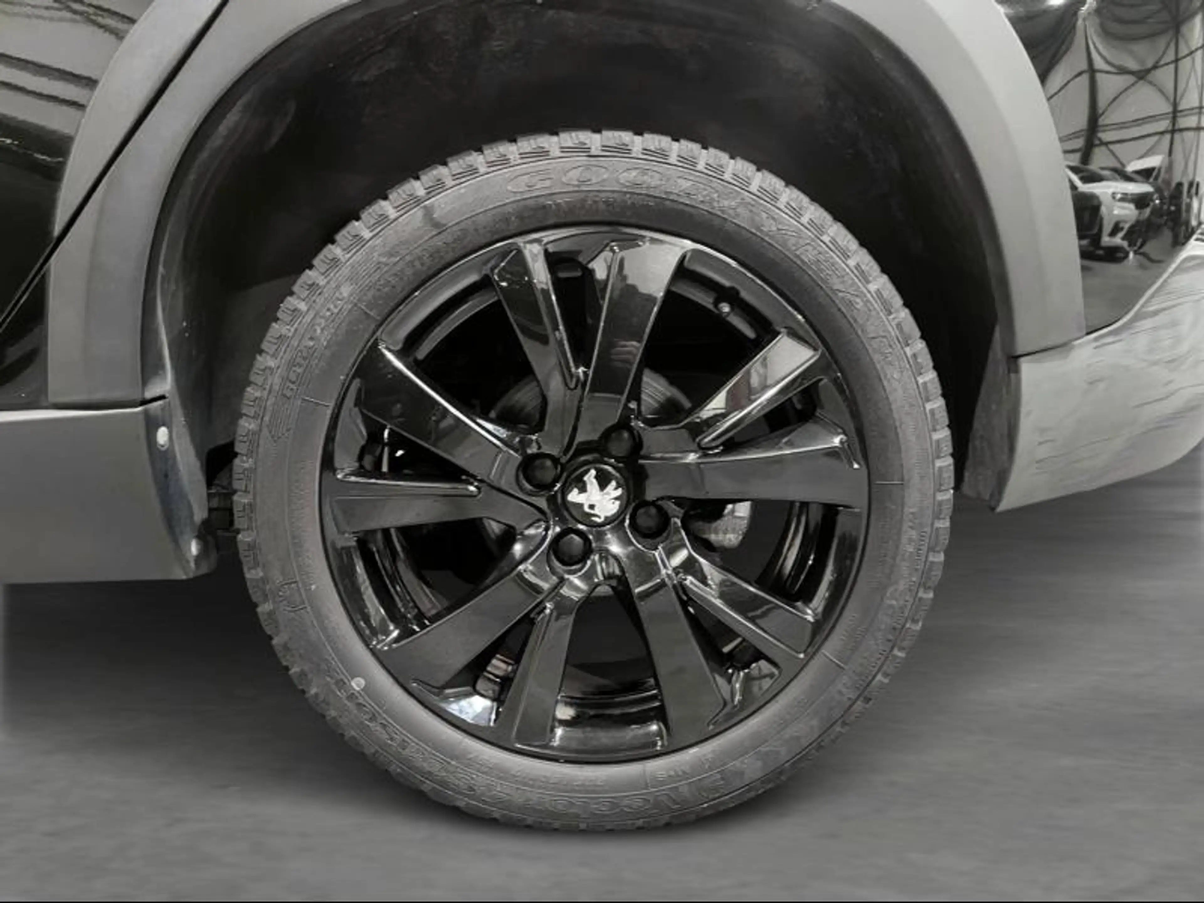 Peugeot 2008 GT Line — photo 9