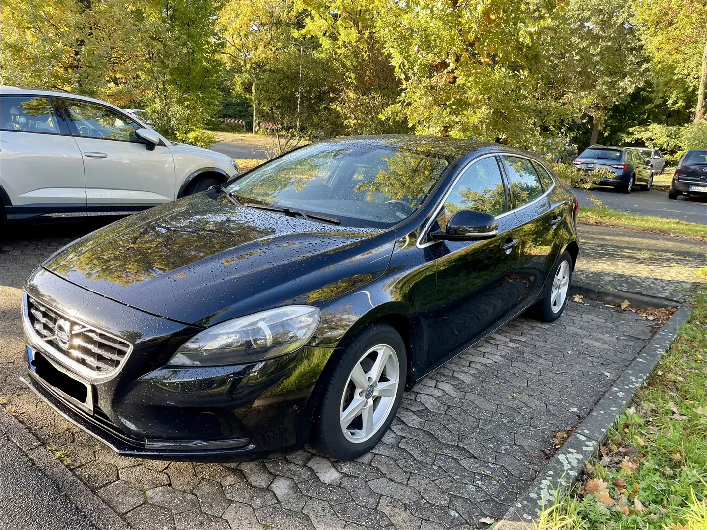 Volvo V40 Momentum Schwarz - 1
