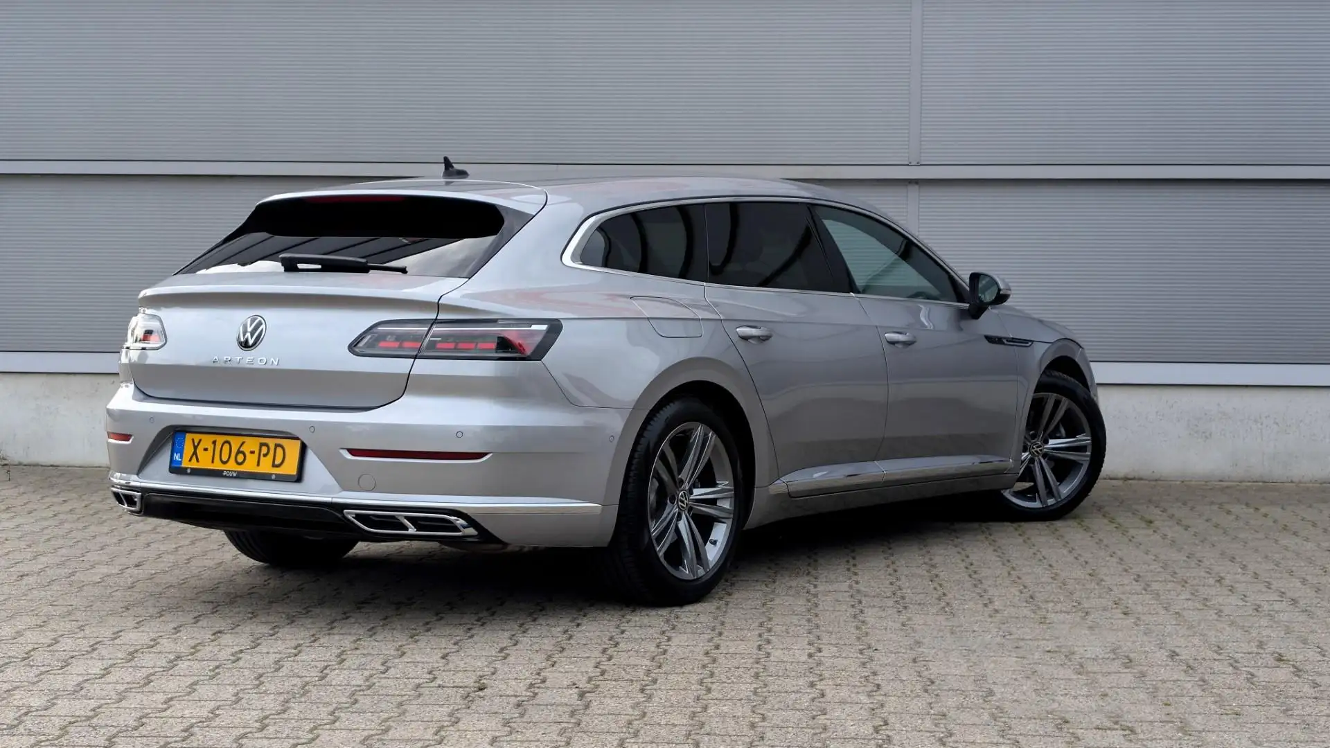 Volkswagen Arteon Shooting Brake 2.0 TSI 190pk DSG R-Line Business+ Grijs - 2