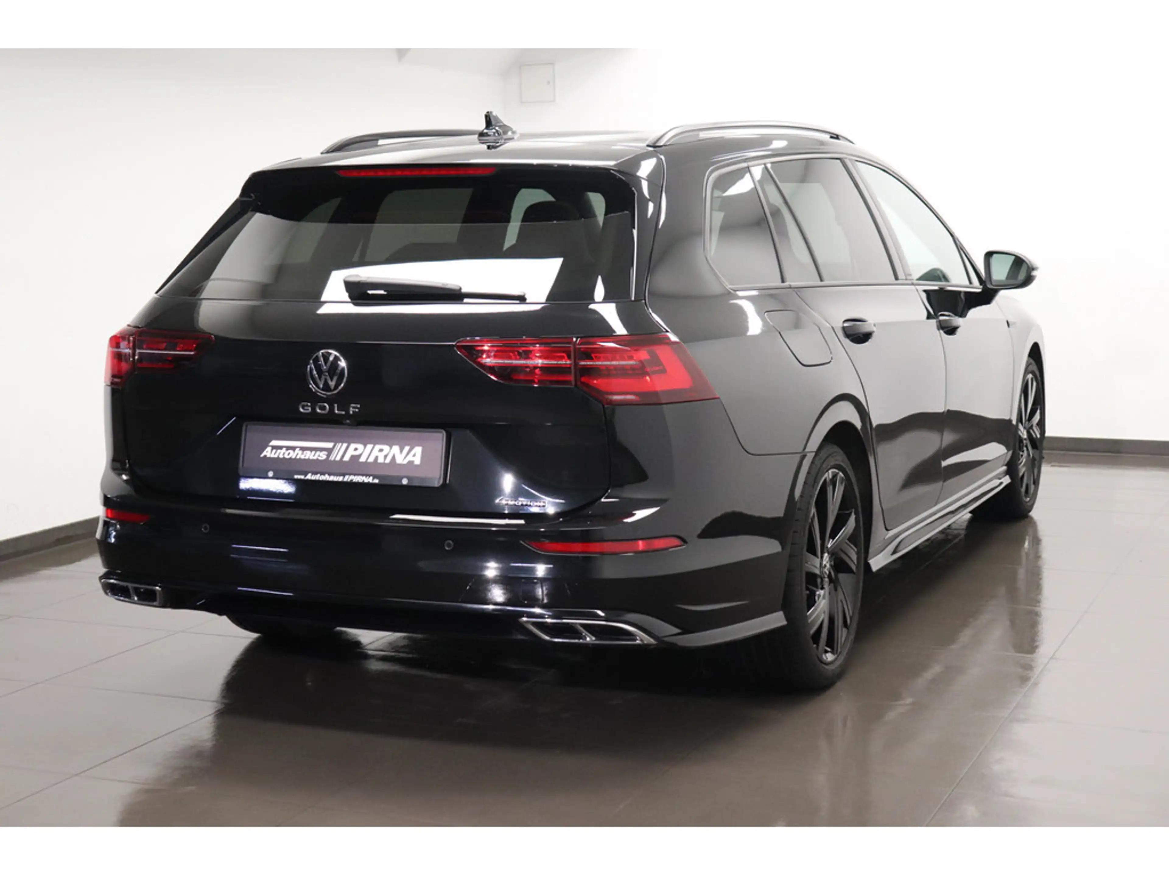 Volkswagen Golf Variant 2.0 TSI 4Motion R-line #Panorama #Matrix — photo 6