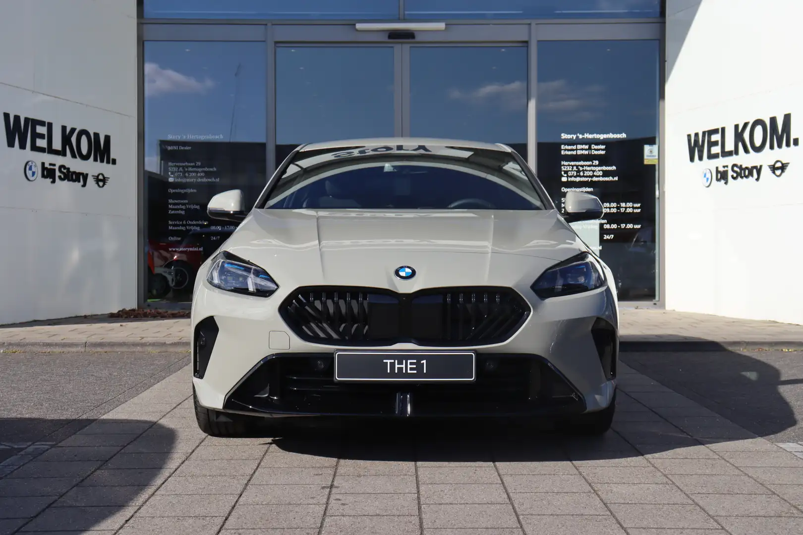 BMW 120 1 Serie M Sport Automaat / Sportstoelen / Adaptiev Grijs - 2