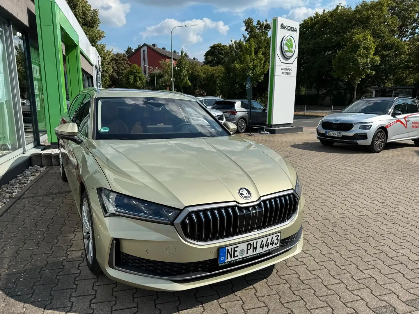 Skoda Superb Combi L&K Złoty - 2