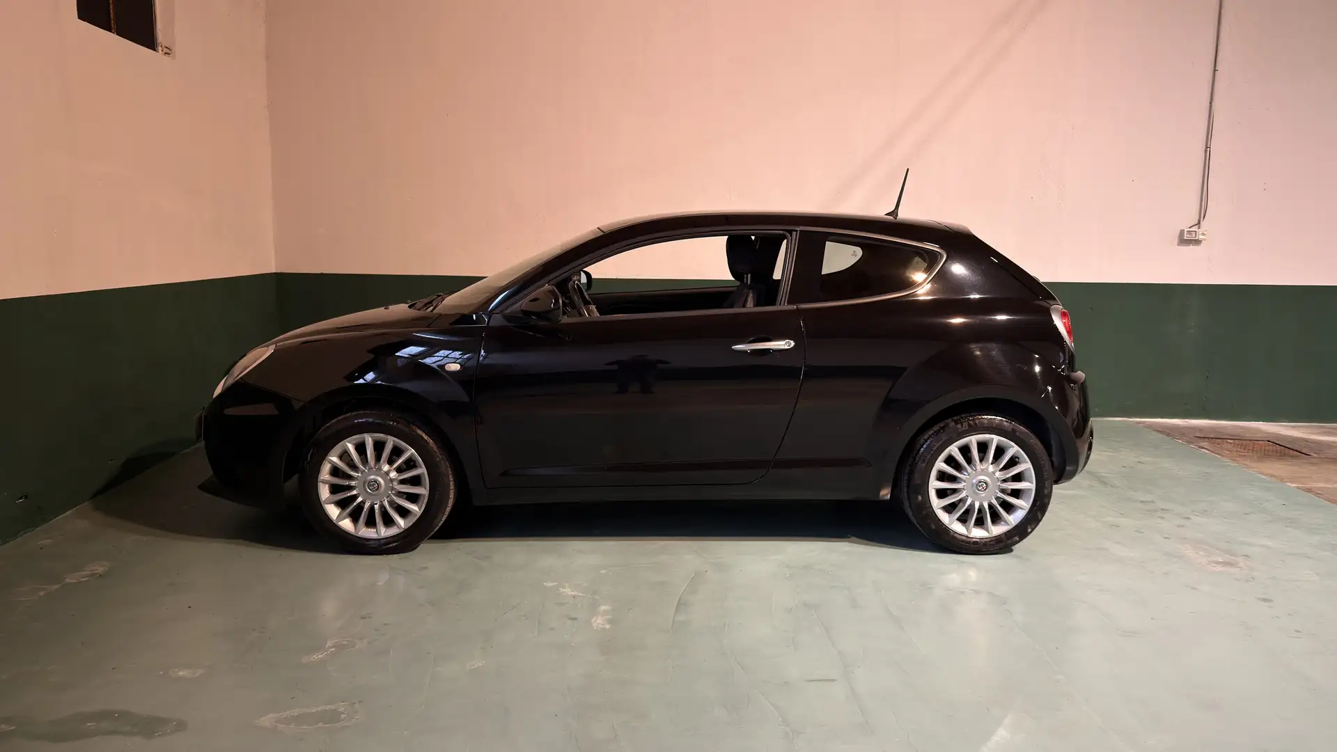 Alfa Romeo MiTo 2013 1.4 Progression 78cv E6 Schwarz - 2