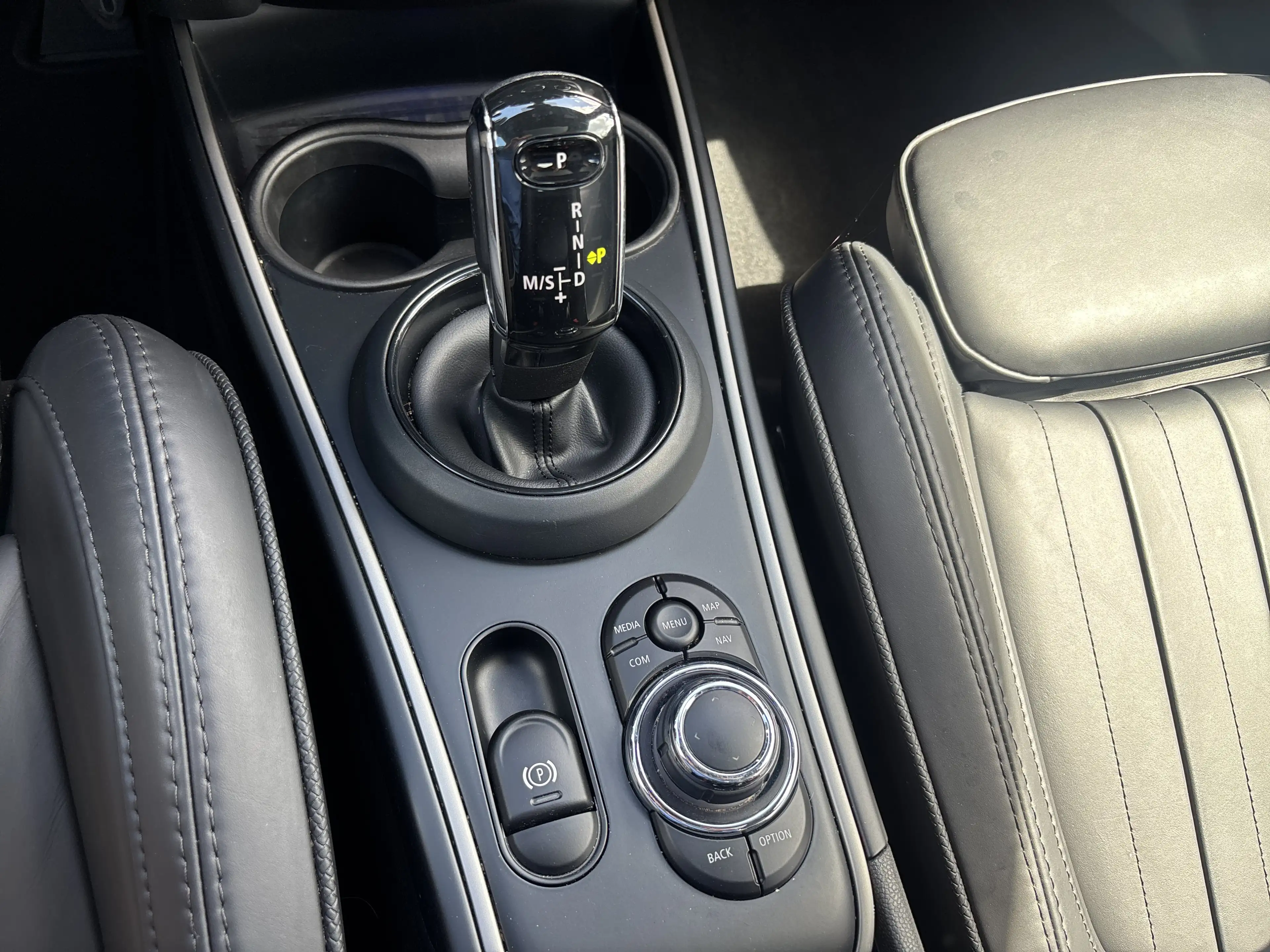 MINI John Cooper Works Countryman John Cooper Works ALL4 Countryman Head-Up DAB — photo 26