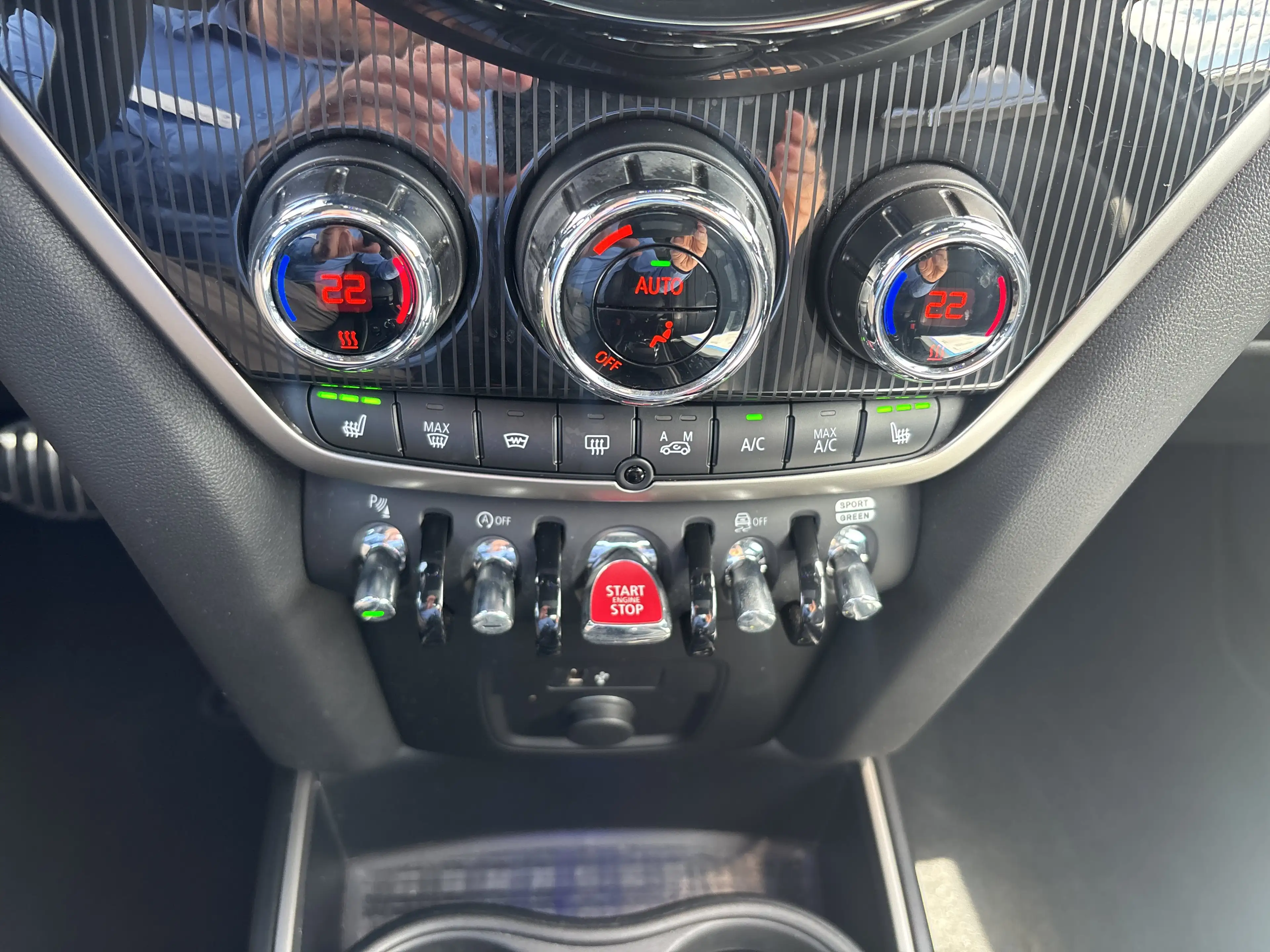 MINI John Cooper Works Countryman John Cooper Works ALL4 Countryman Head-Up DAB — photo 25