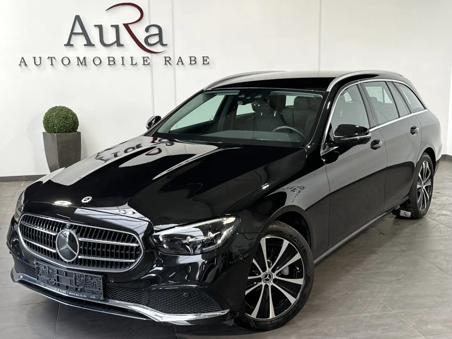 Mercedes-Benz E 300 T 4M Avantgarde NAV+LED+360°+WIDE+HUD+1HD Schwarz - 2
