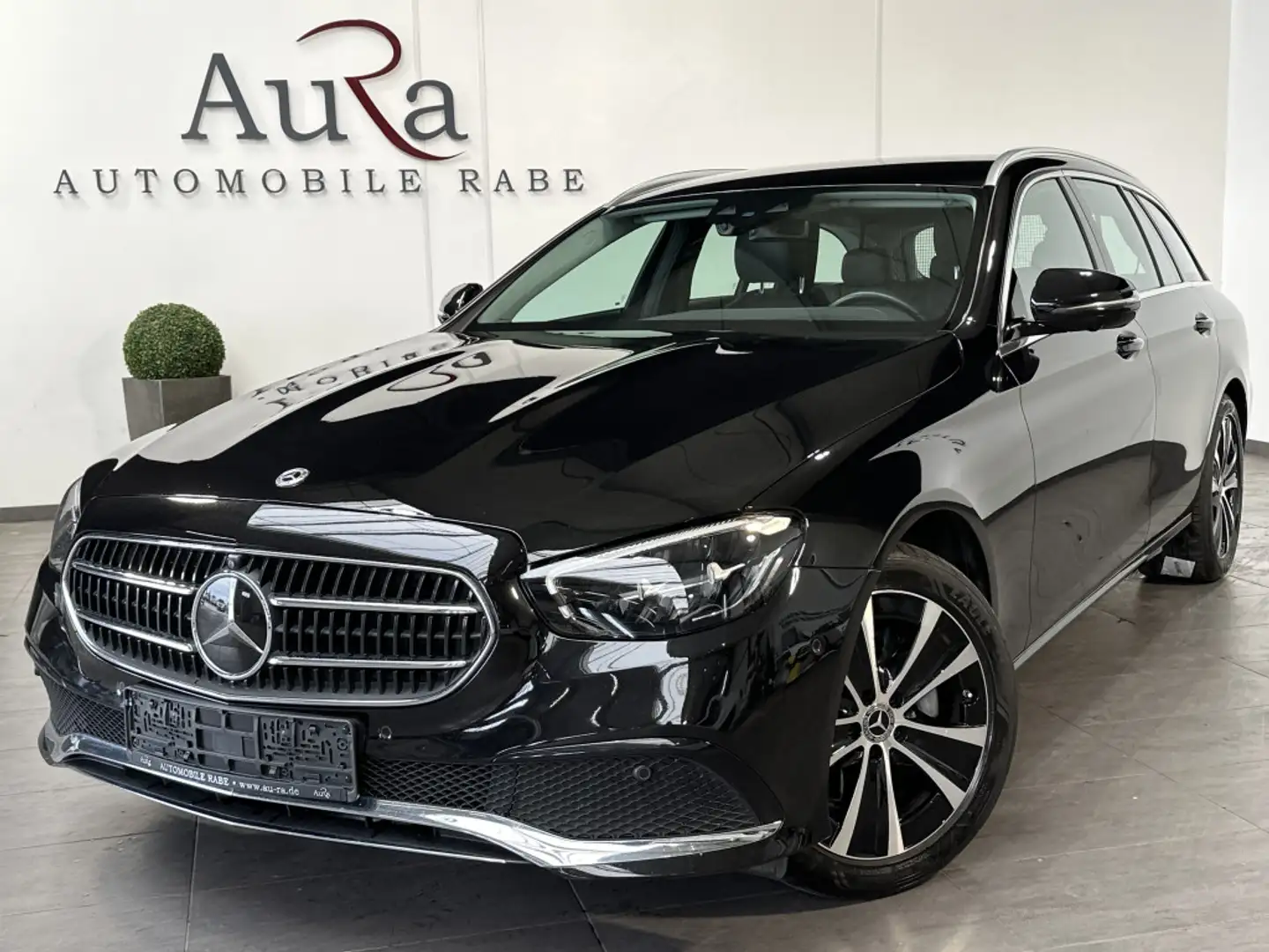 Mercedes-Benz E 300 T 4M Avantgarde NAV+LED+360°+WIDE+HUD+1HD Schwarz - 1