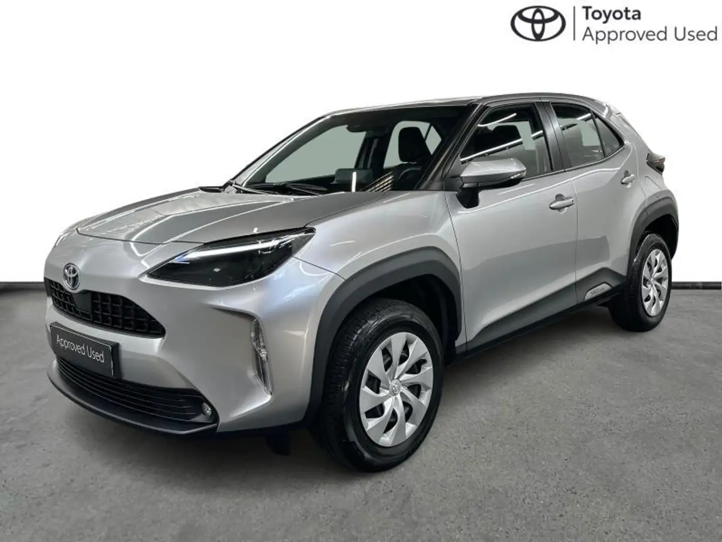 Toyota Yaris Cross Dynamic & CARPLAY Серебристый - 1