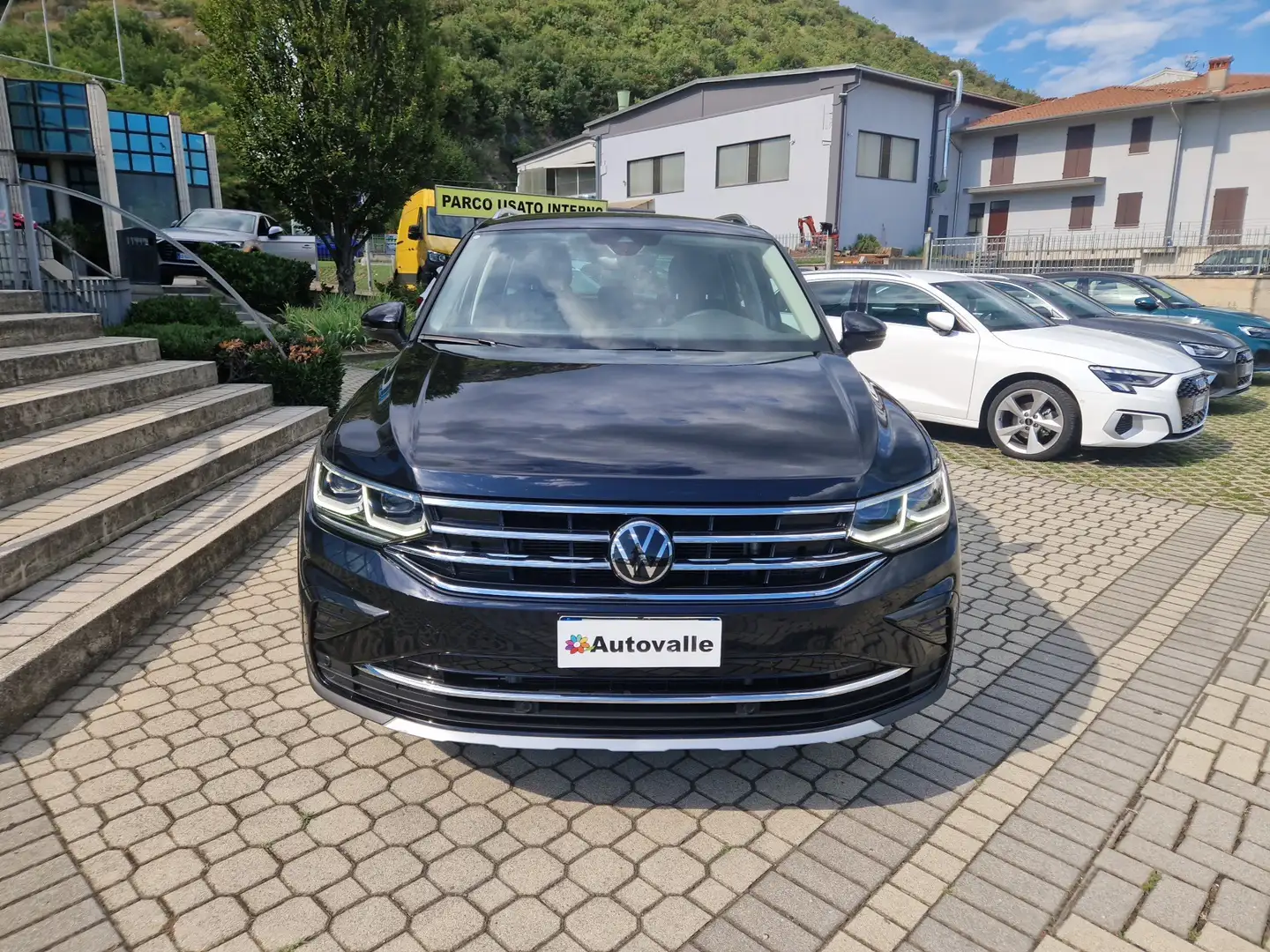 Volkswagen Tiguan 2.0 TDI 150 CV SCR DSG Elegance Noir - 2