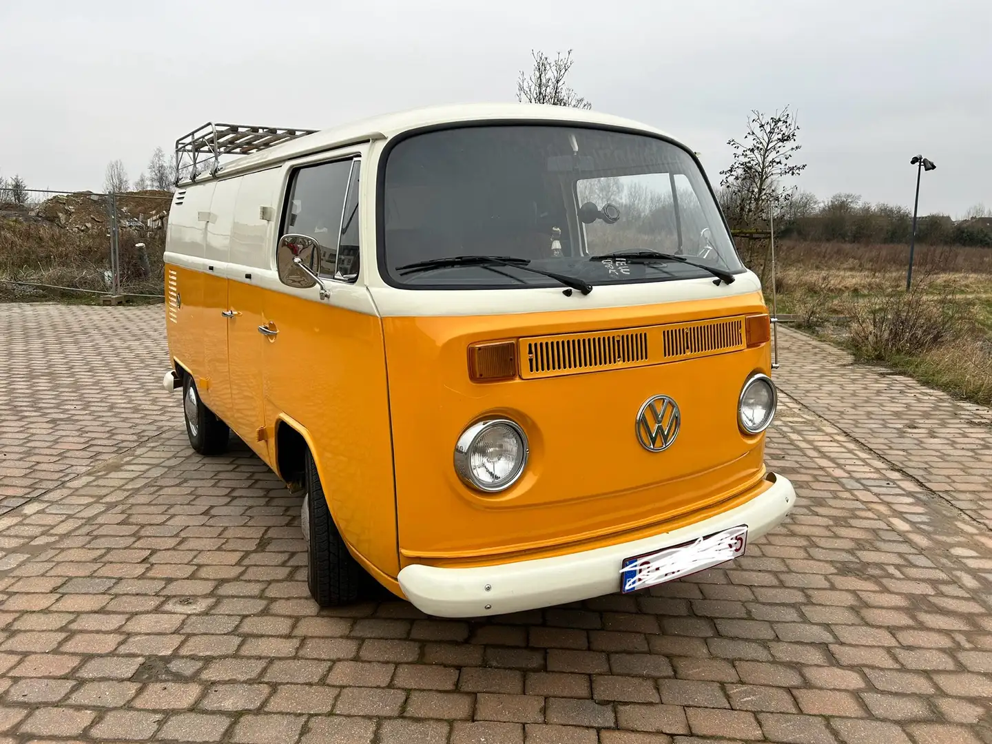 Volkswagen T2 Geel - 1