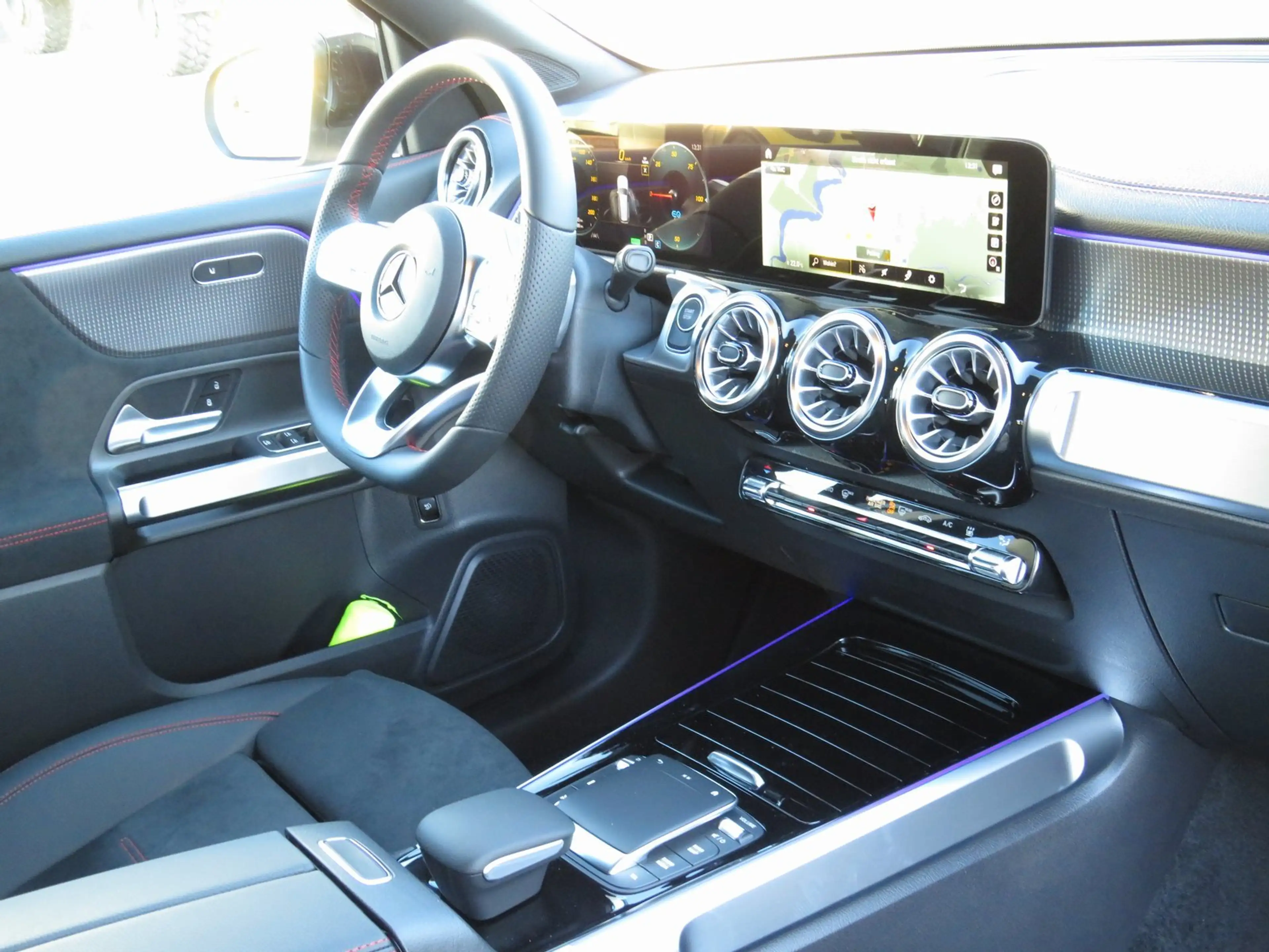 Mercedes-Benz EQB 300 4M AMG Night LED 360° Totwinkel — photo 8