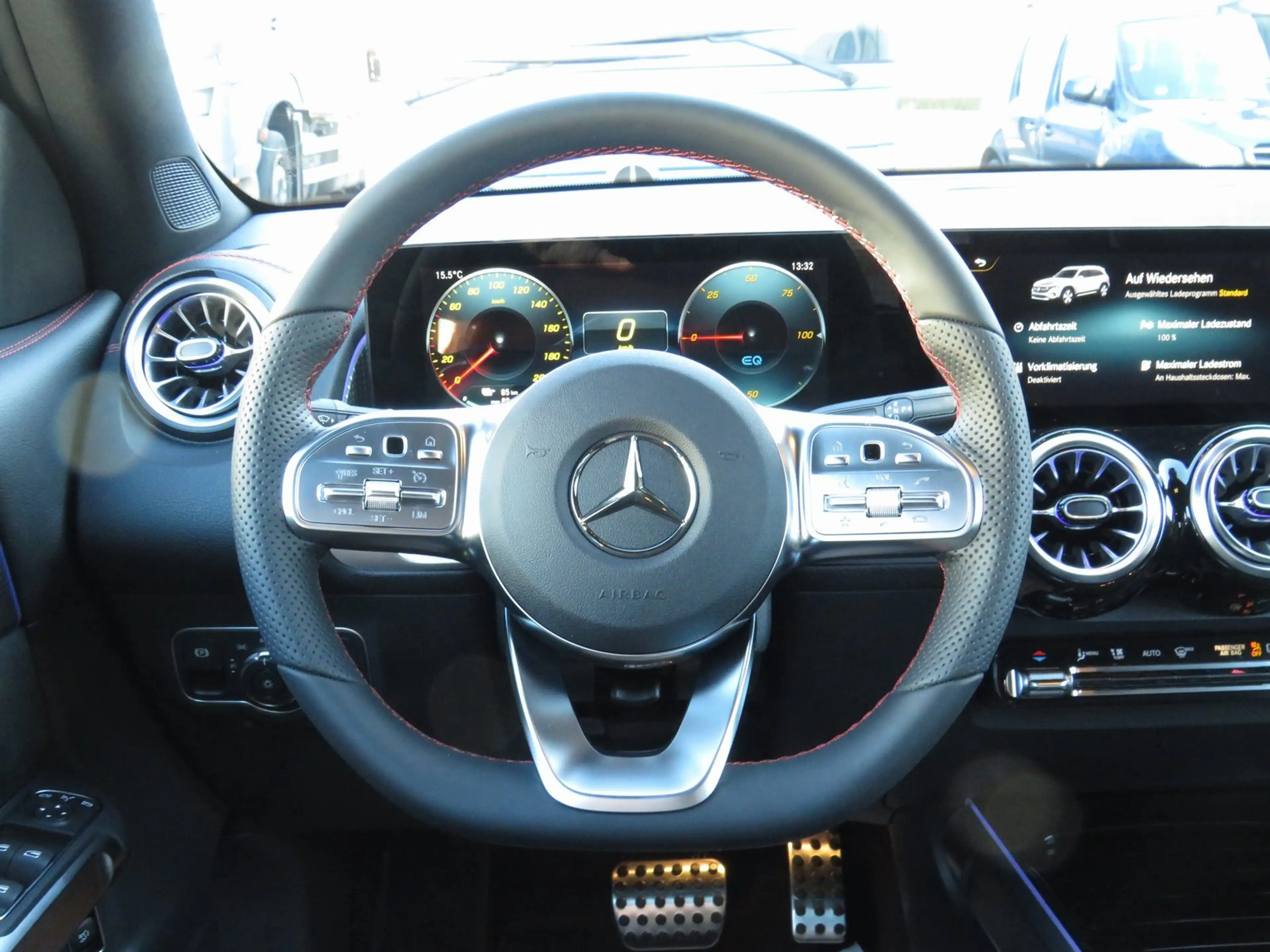 Mercedes-Benz EQB 300 4M AMG Night LED 360° Totwinkel — photo 11