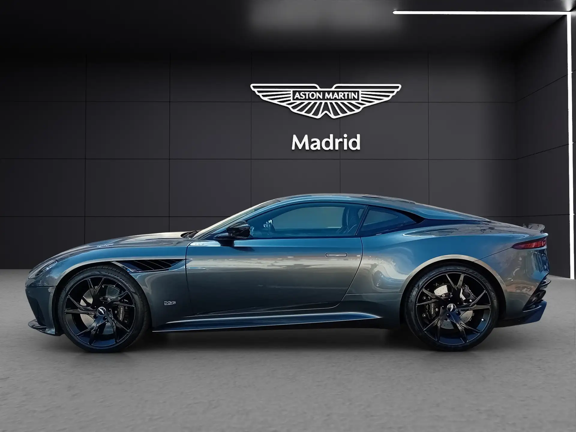 애스턴마틴 DBS Coupe 2019 실버 사진 8
