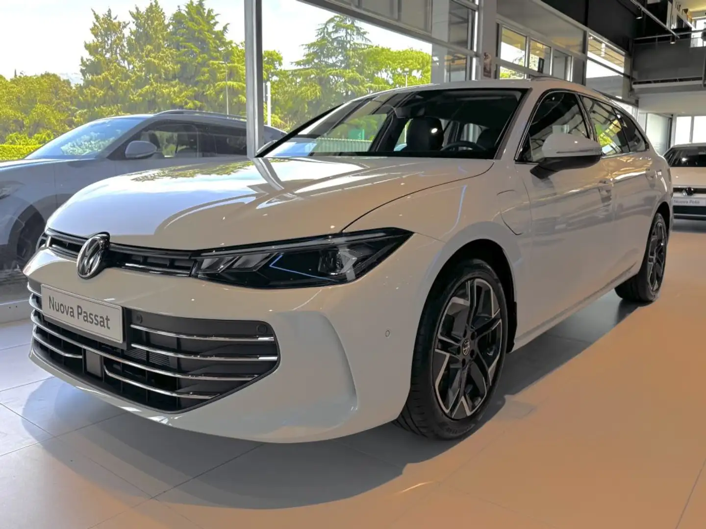 Volkswagen Passat 1.5 tsi ehybrid business 204cv dsg Bianco - 1