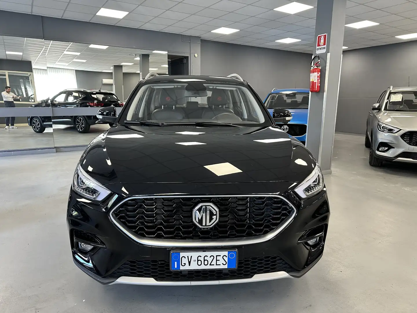 MG ZS 1.5 Luxury Noir - 2
