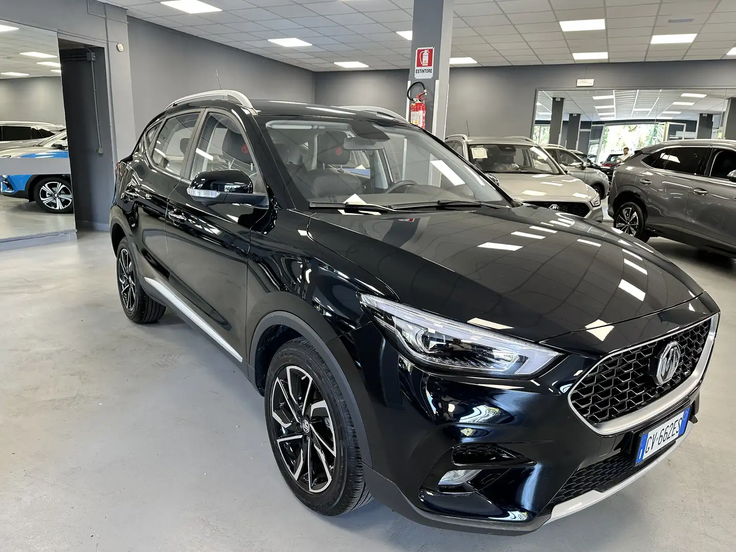 MG ZS 1.5 Luxury Noir - 1