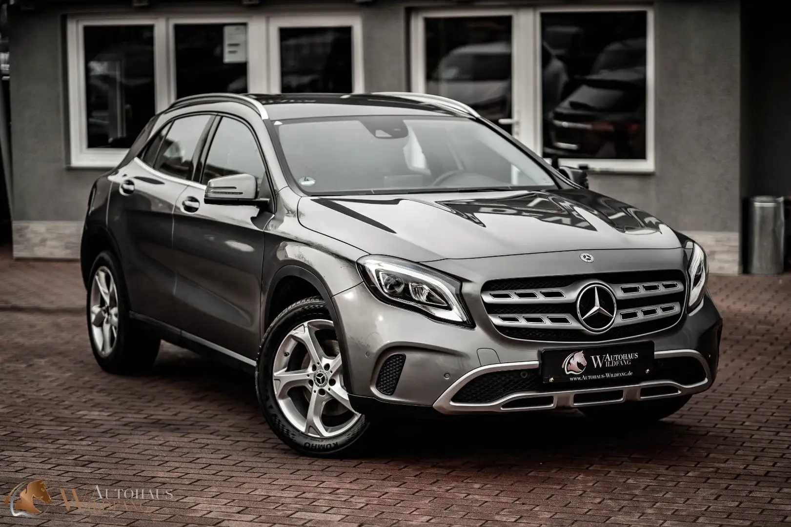 Mercedes-Benz GLA 220 4Matic OFFROAD/AHK/LED/NAVI/SHZ/ Grau - 1