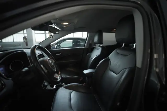 Jeep Compass view 4