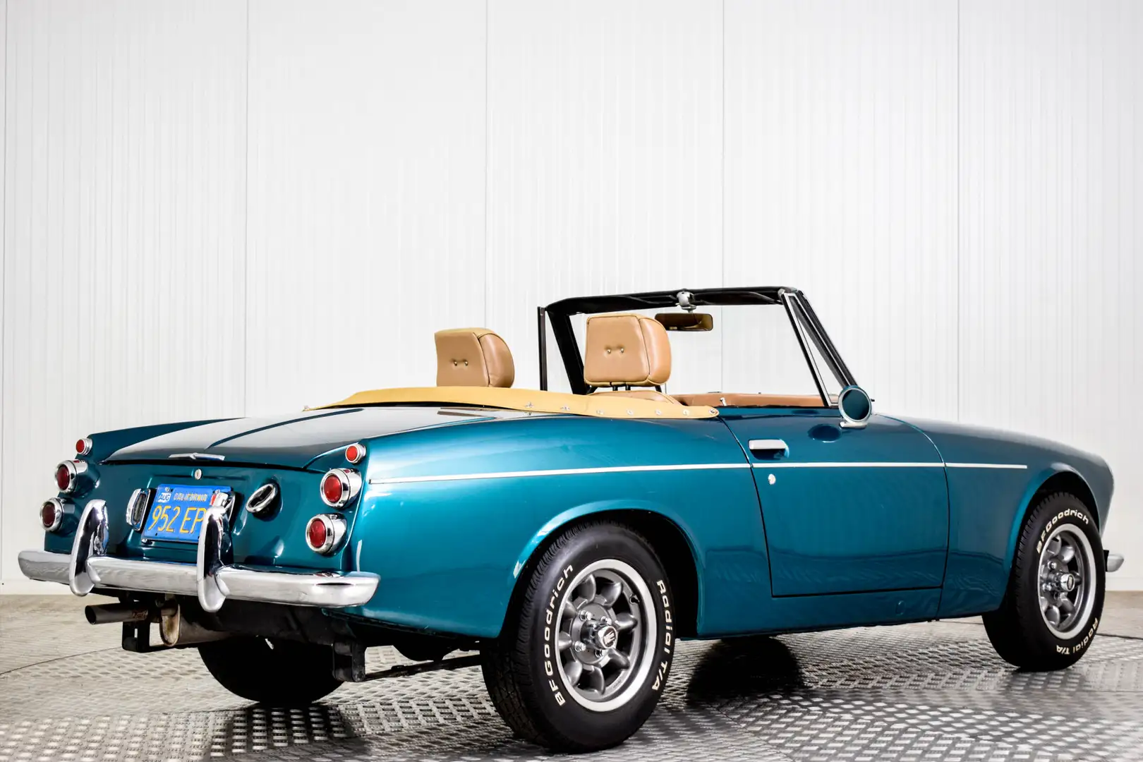 Oldtimer Datsun Fairlady 1600 SPL311 Grün - 2