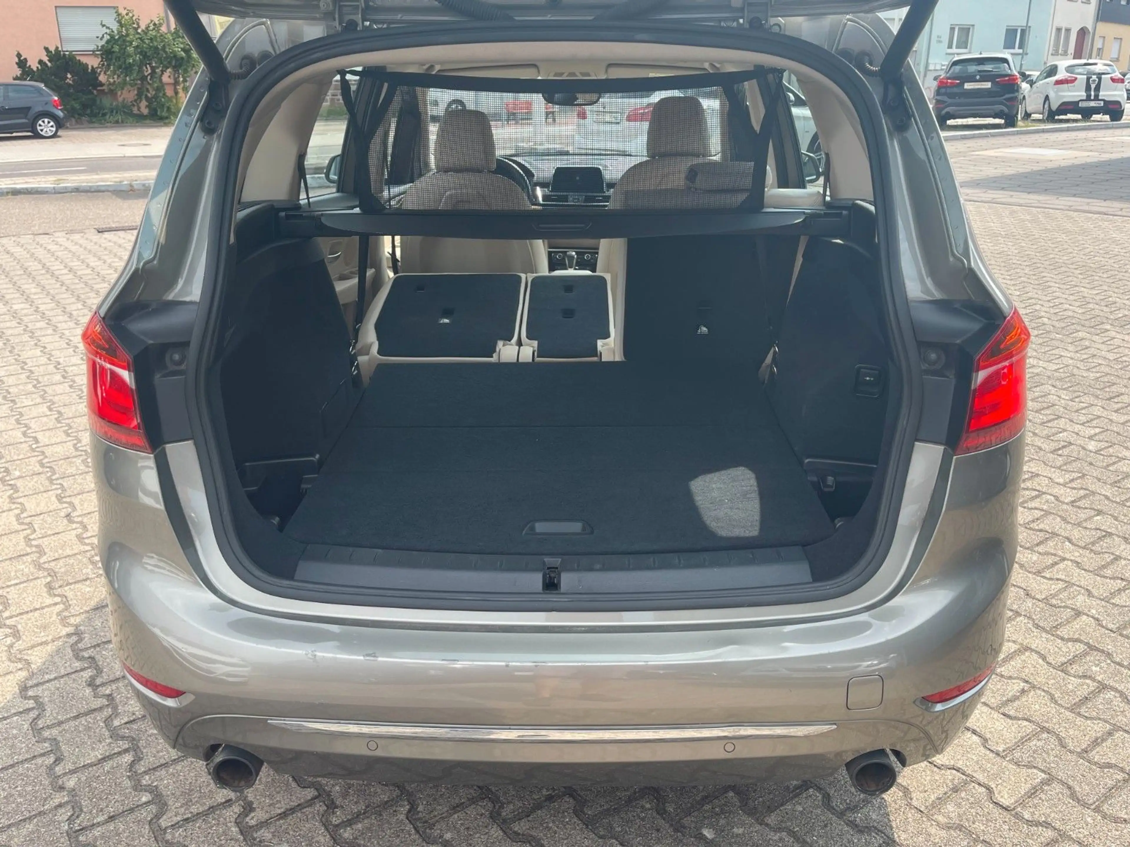 BMW 220 iA Gran Tourer Luxury Line*Leder*Navi*AHK*LED — photo 27