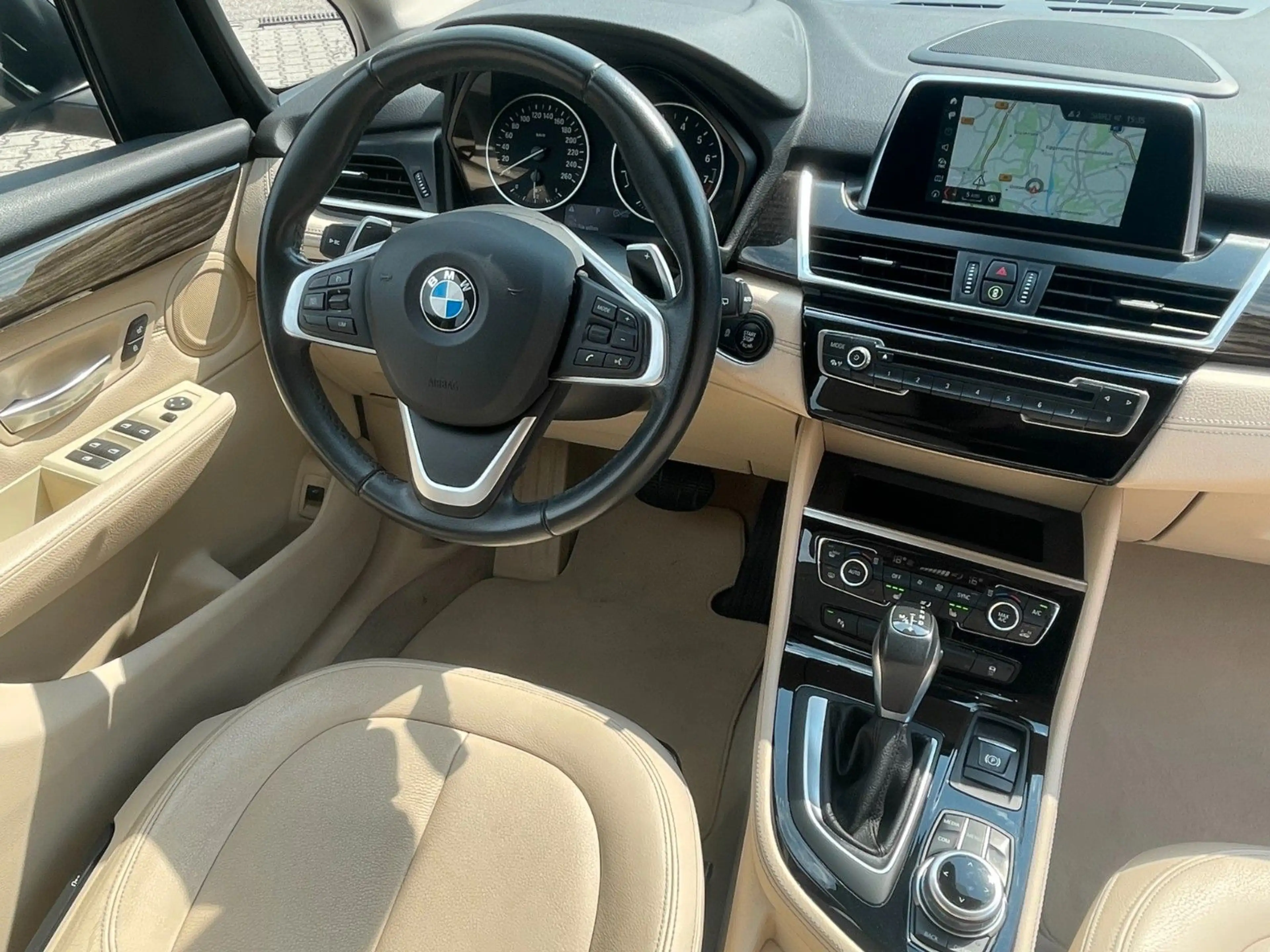 BMW 220 iA Gran Tourer Luxury Line*Leder*Navi*AHK*LED — photo 15