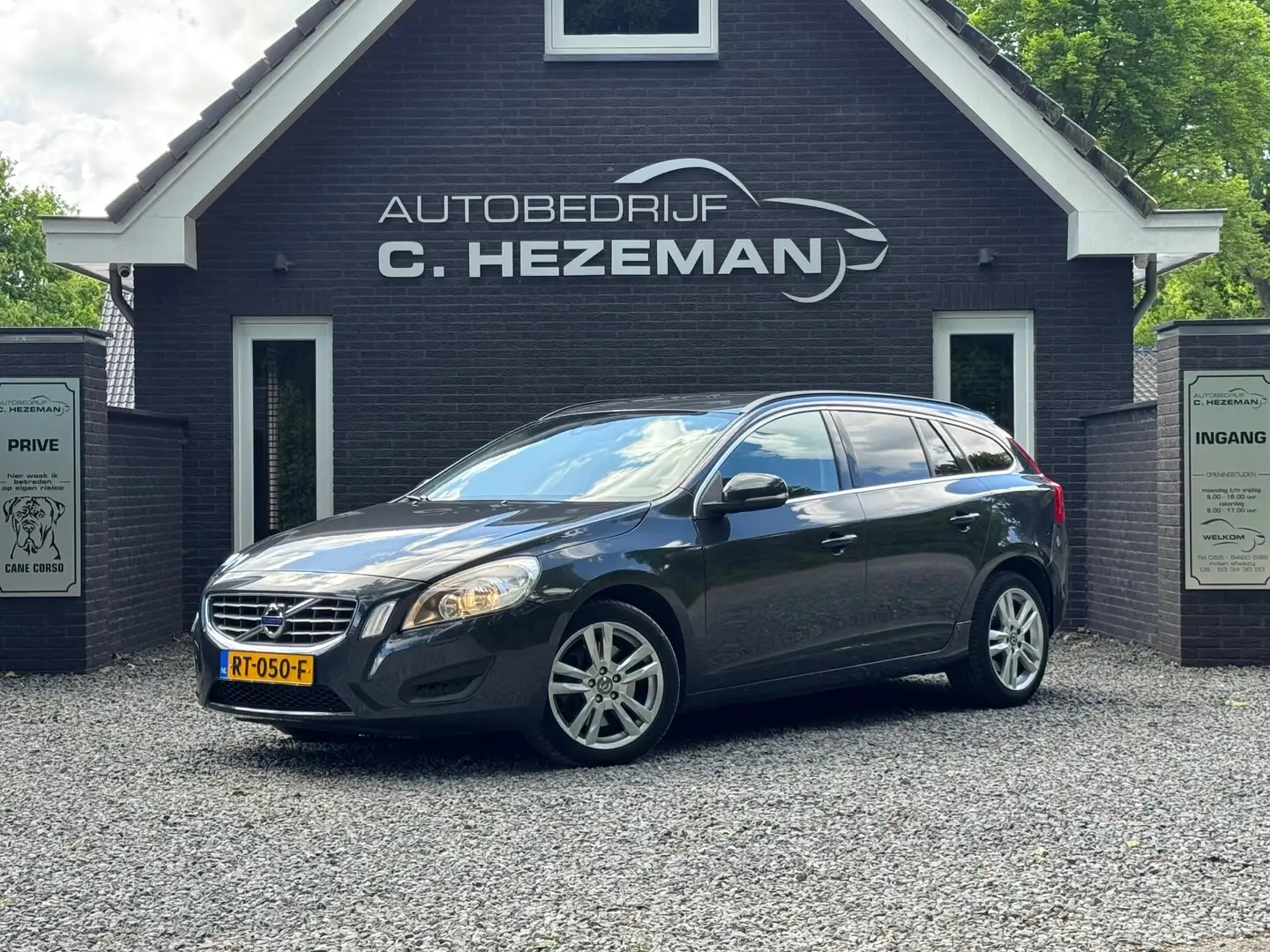 Volvo V60 2.0T 203PK Navigatie Cruise Control Trekhaak Clima Gri - 2