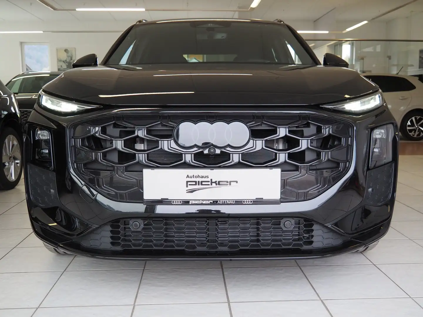 Audi Q3 TDI 110 kW Schwarz - 2