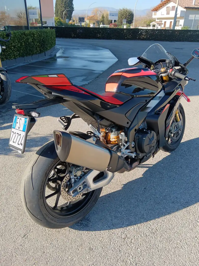 Aprilia RSV4 Factory - 2