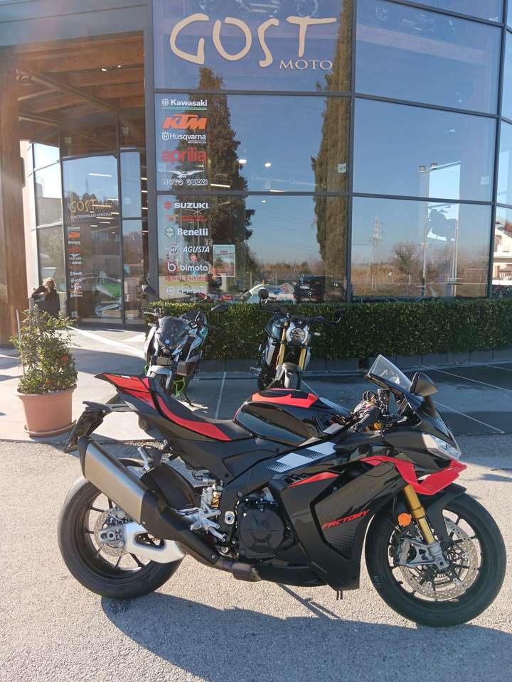 Aprilia RSV4 Factory