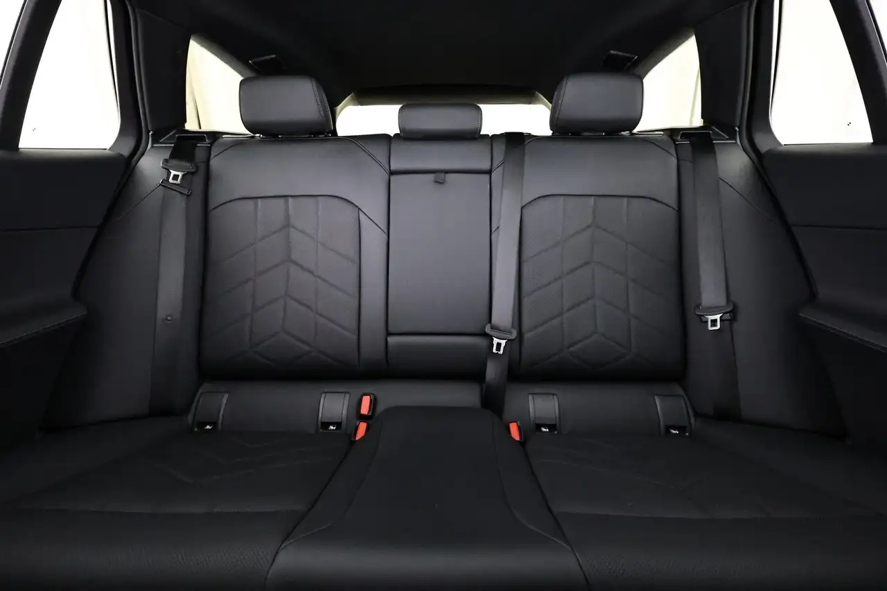 BMW 520 i M Sport Lt|Pano|HUD|PAs+360h&k|4xSH|AHK 360° ACC 15