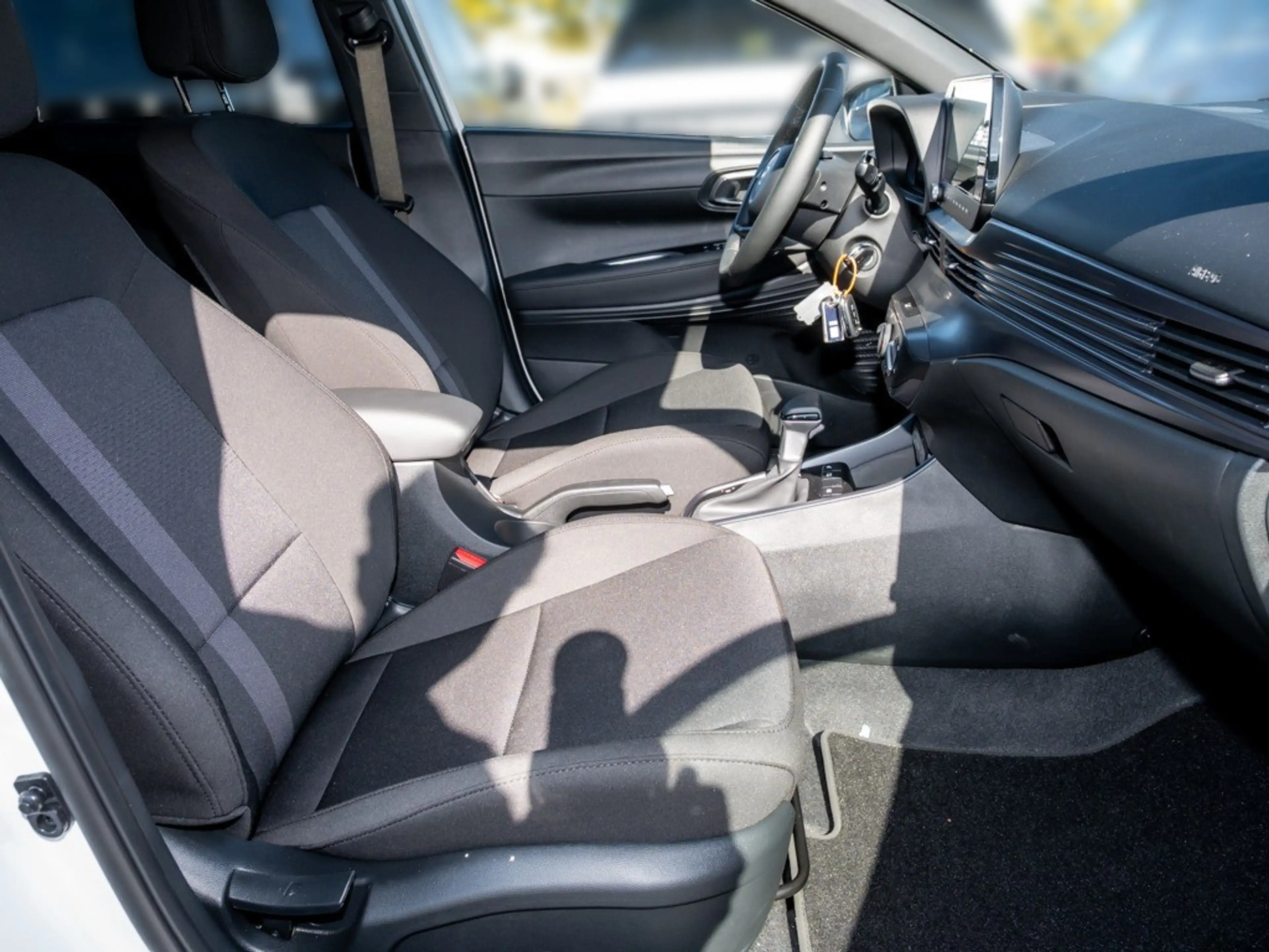 Hyundai i20 Blackline AUT Kam. KeyLess LM Navi PDC SHZ — photo 13
