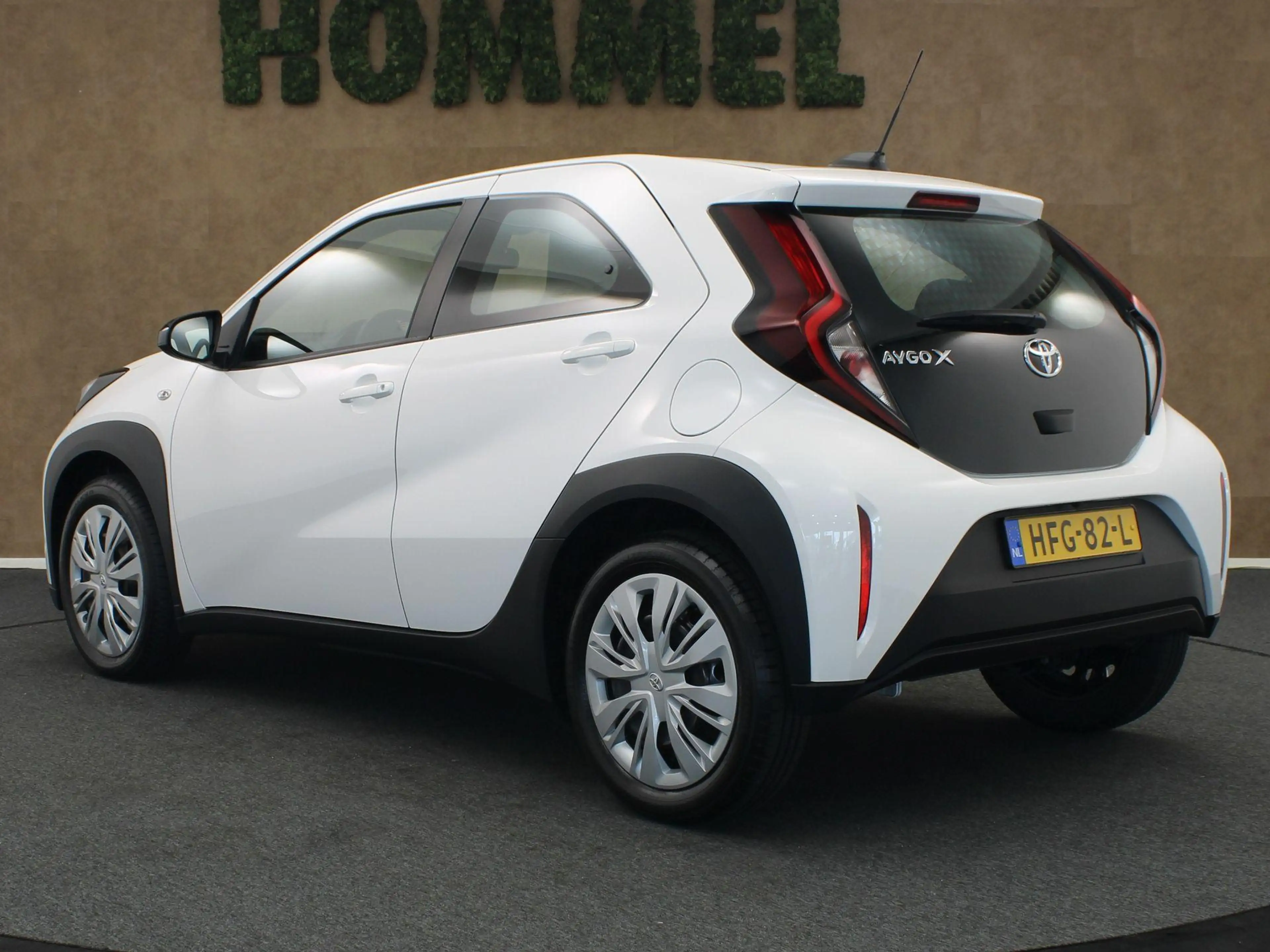 Toyota Aygo X 1.0 VVT-i S-CVT Play - ORIGINEEL NEDERLANDSE AUTO — photo 2
