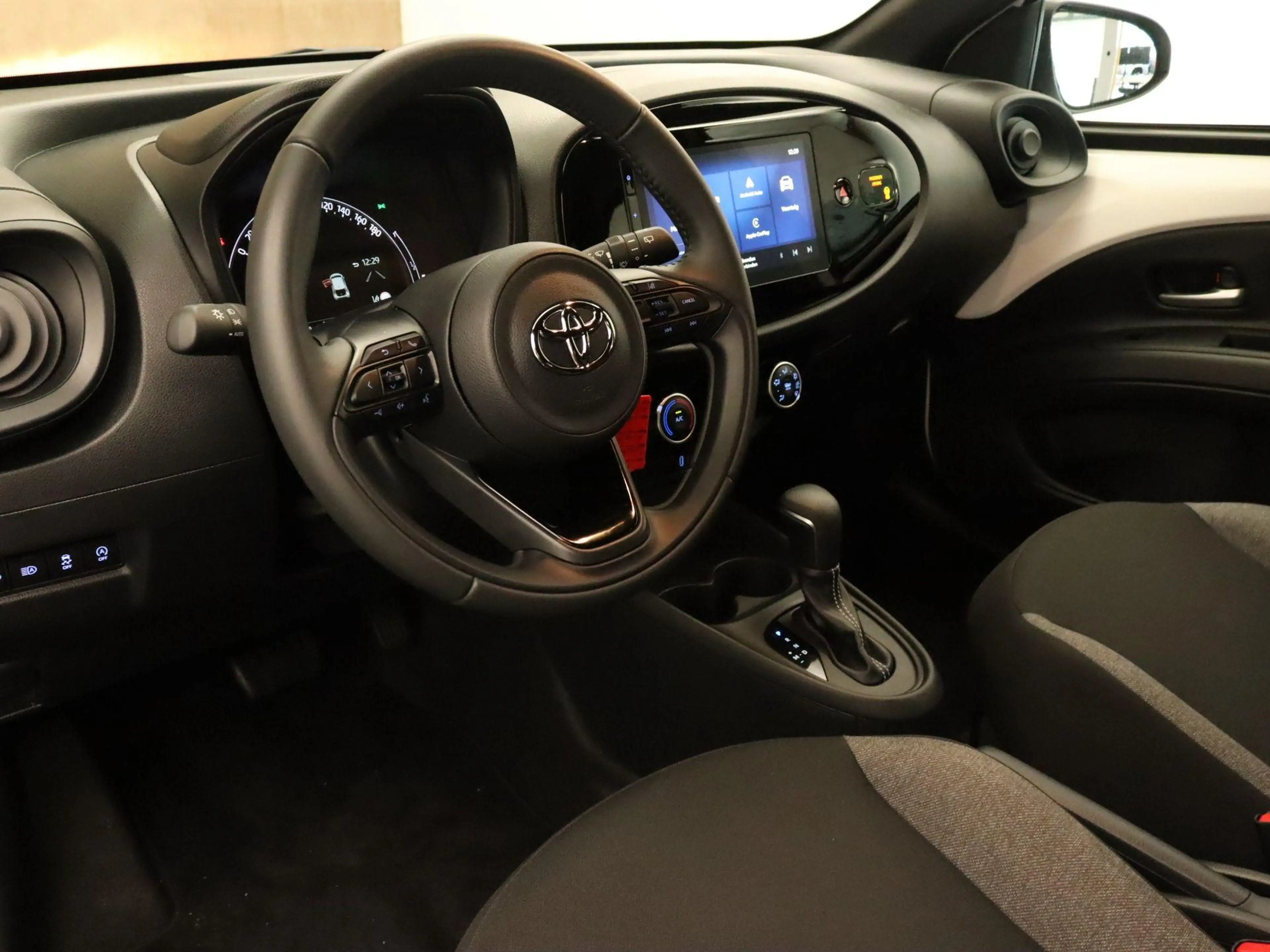 Toyota Aygo X 1.0 VVT-i S-CVT Play - ORIGINEEL NEDERLANDSE AUTO — photo 4