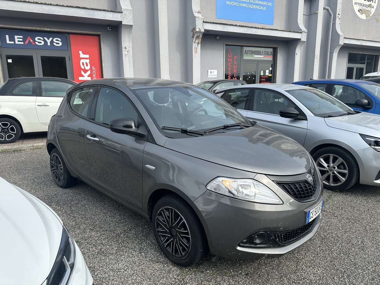Lancia Ypsilon 1.0 firefly hybrid Silver Plus 70cv PREZZO REALE