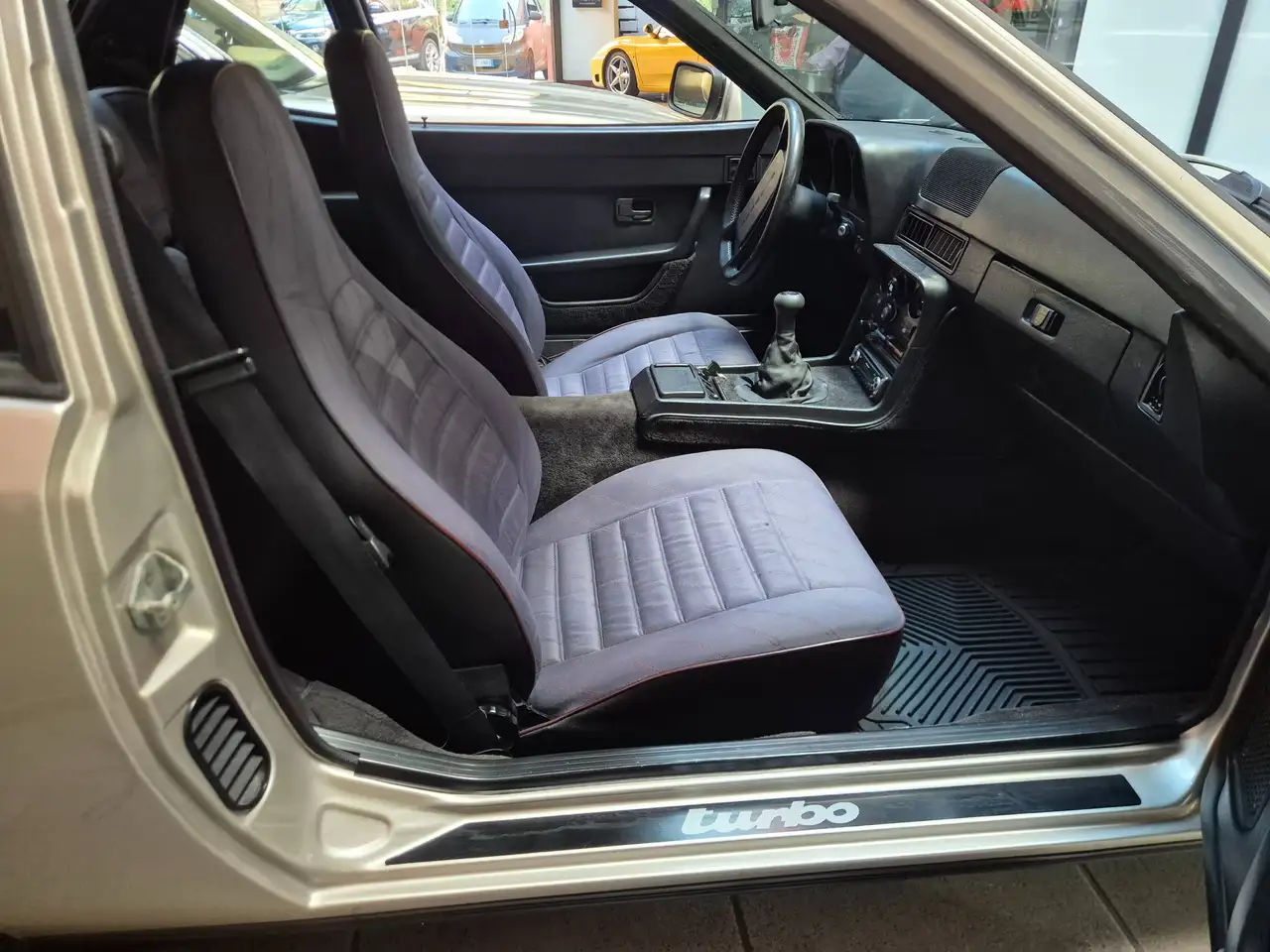 Porsche 924 2.0 Turbo ASI ORO, foto 6