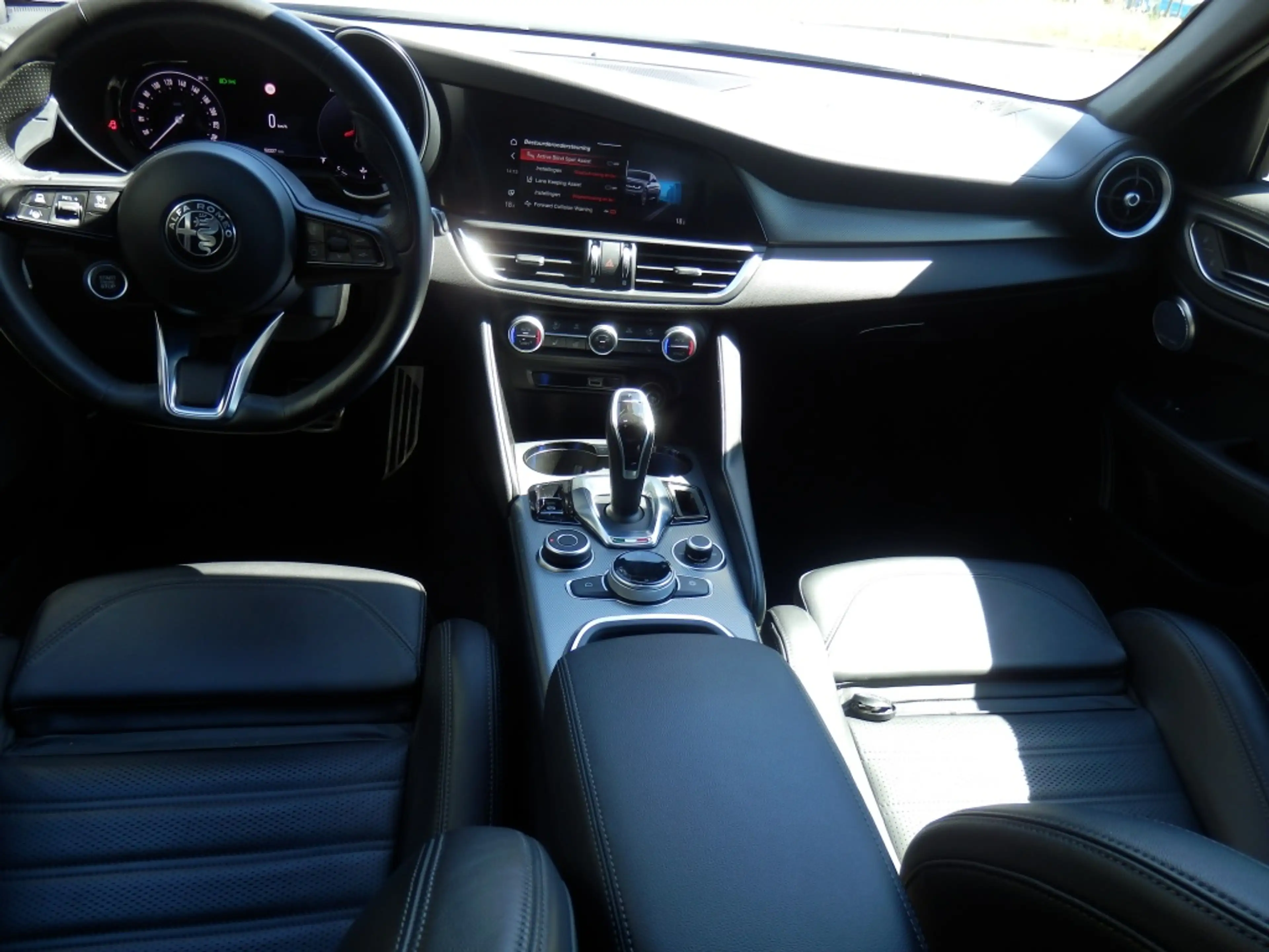 Alfa Romeo Giulia 2.0 T GME AWD Veloce — photo 12
