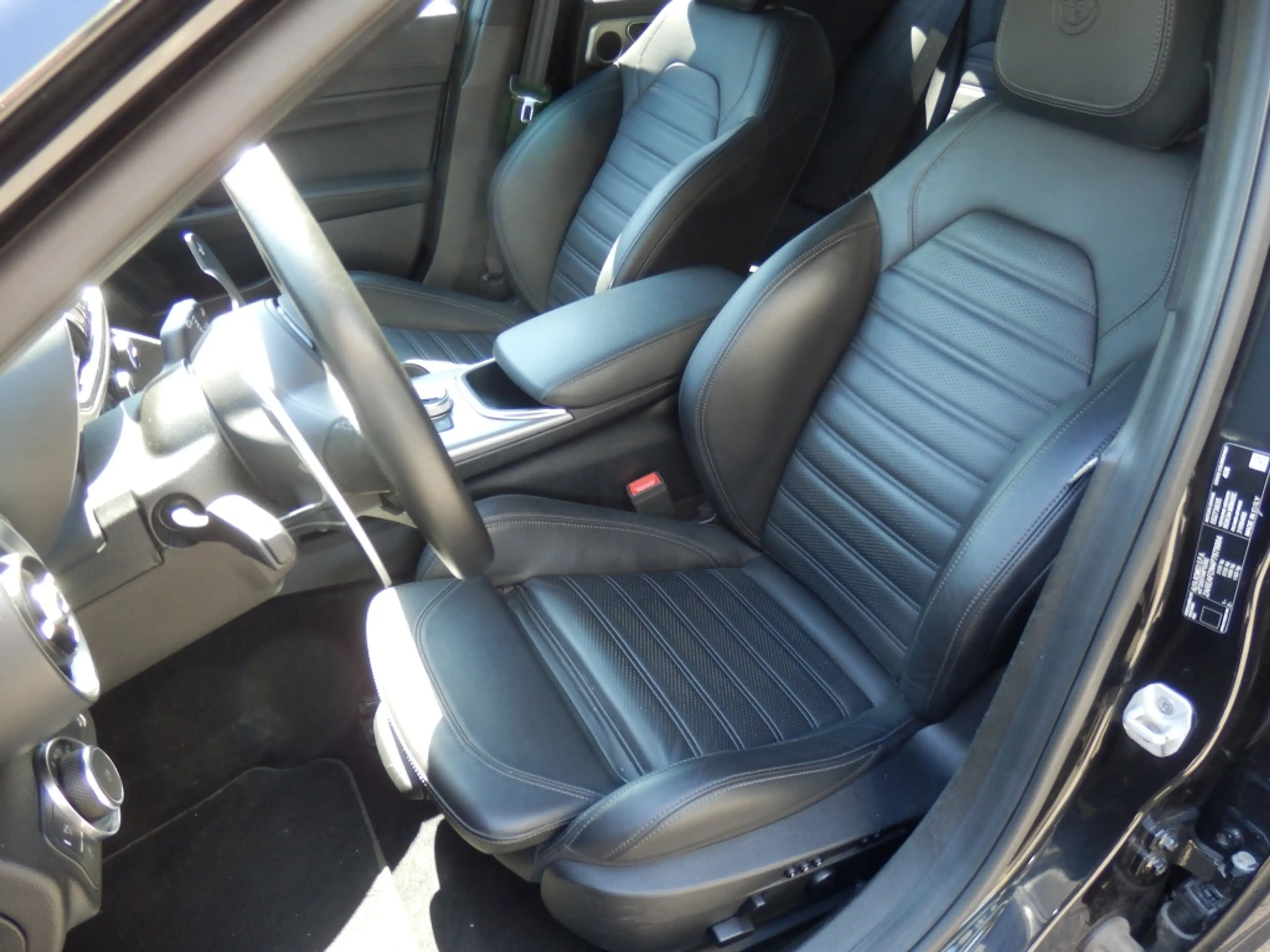 Alfa Romeo Giulia 2.0 T GME AWD Veloce — photo 7