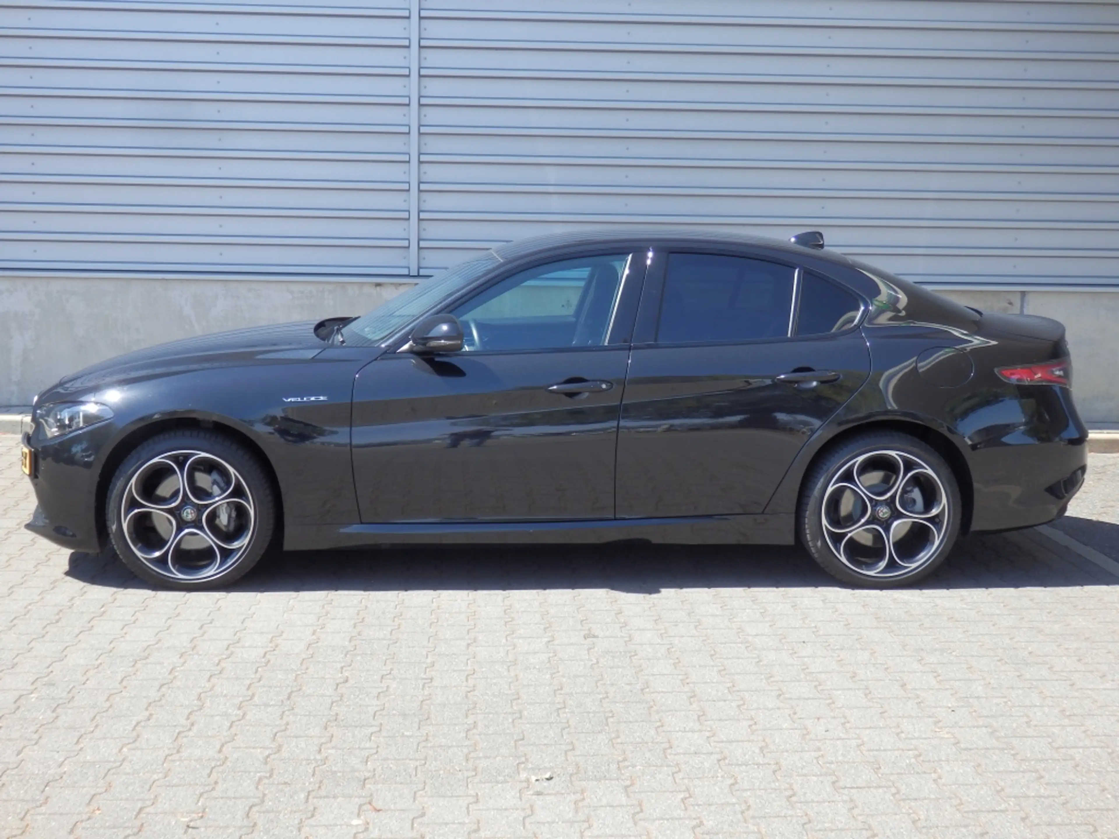 Alfa Romeo Giulia 2.0 T GME AWD Veloce — photo 2