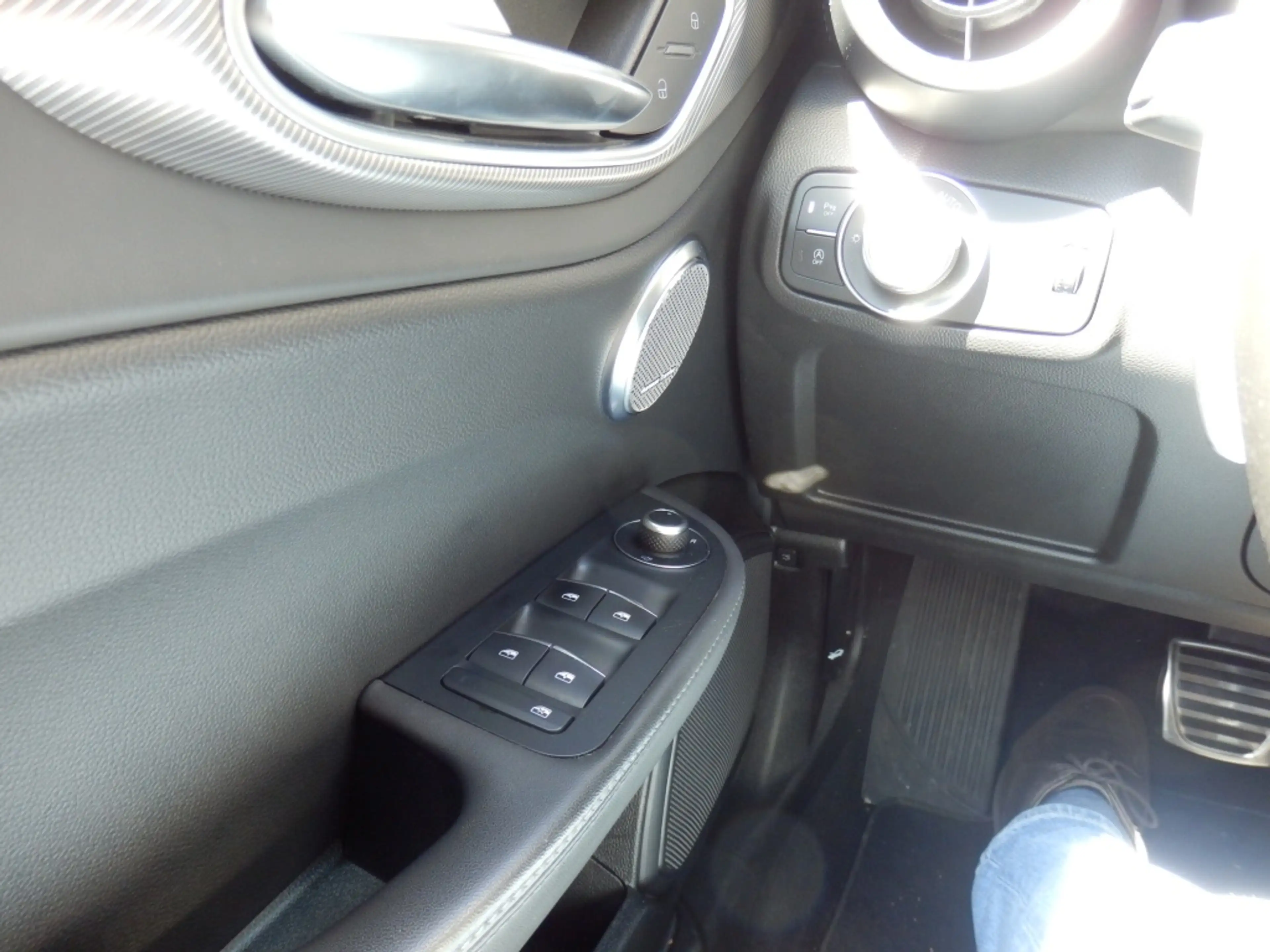 Alfa Romeo Giulia 2.0 T GME AWD Veloce — photo 15