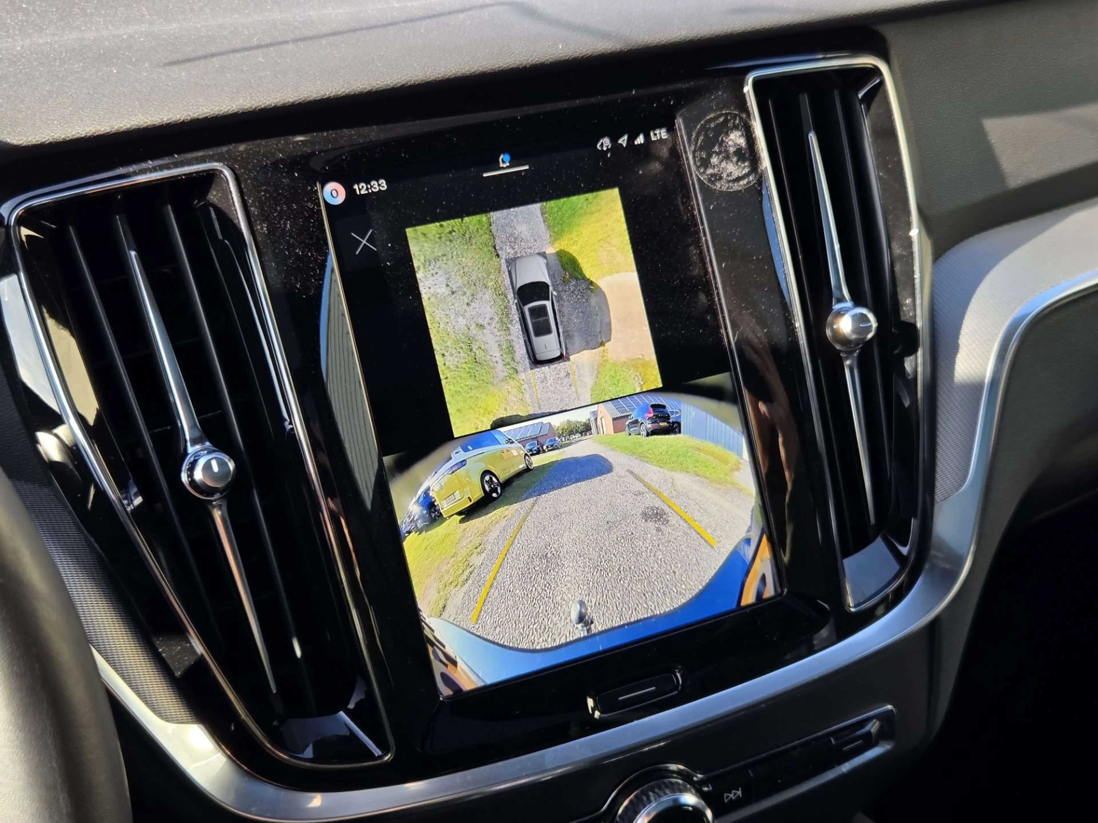 Volvo V60 2.0 T8 Plug-in hybrid AWD Plus Dark | Trekhaak | 3 — photo 14