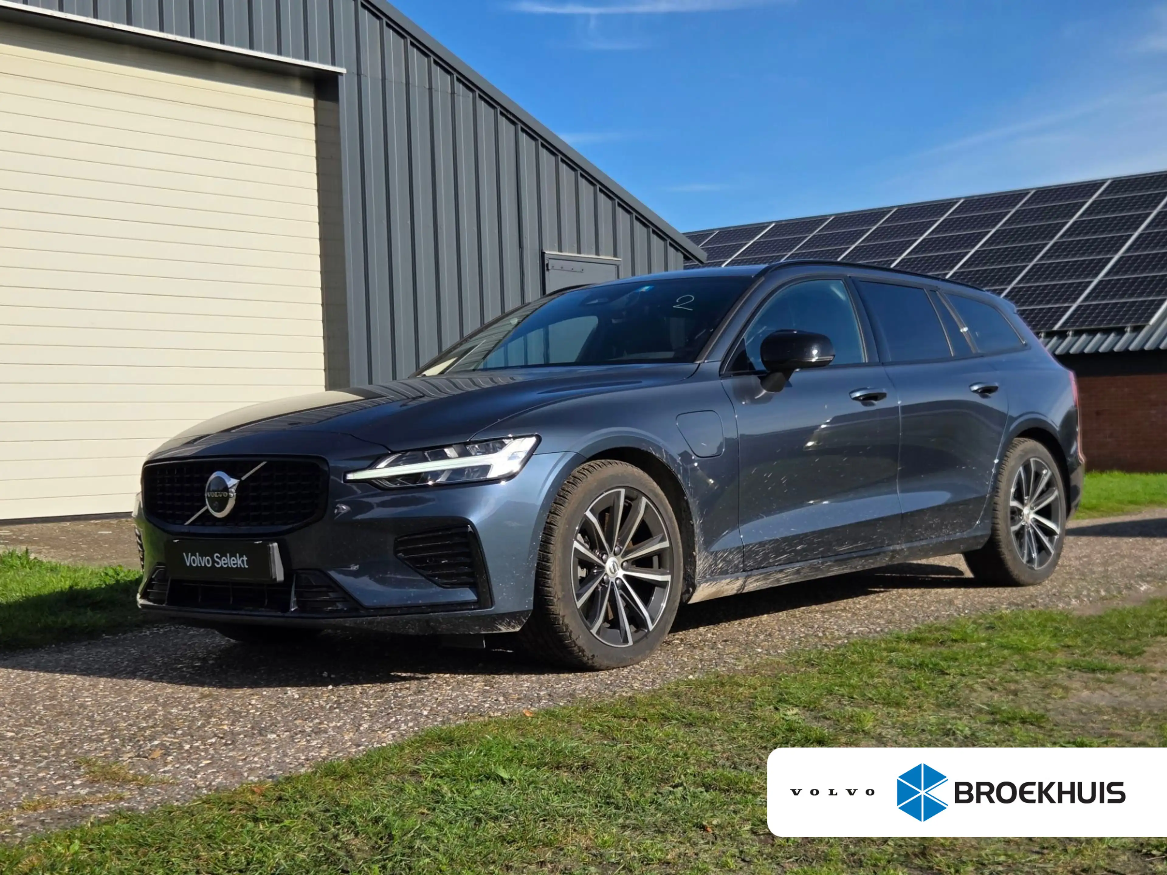Volvo V60 2.0 T8 Plug-in hybrid AWD Plus Dark | Trekhaak | 3
