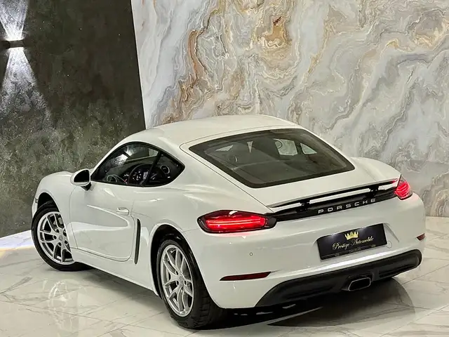 Porsche 718 view 14